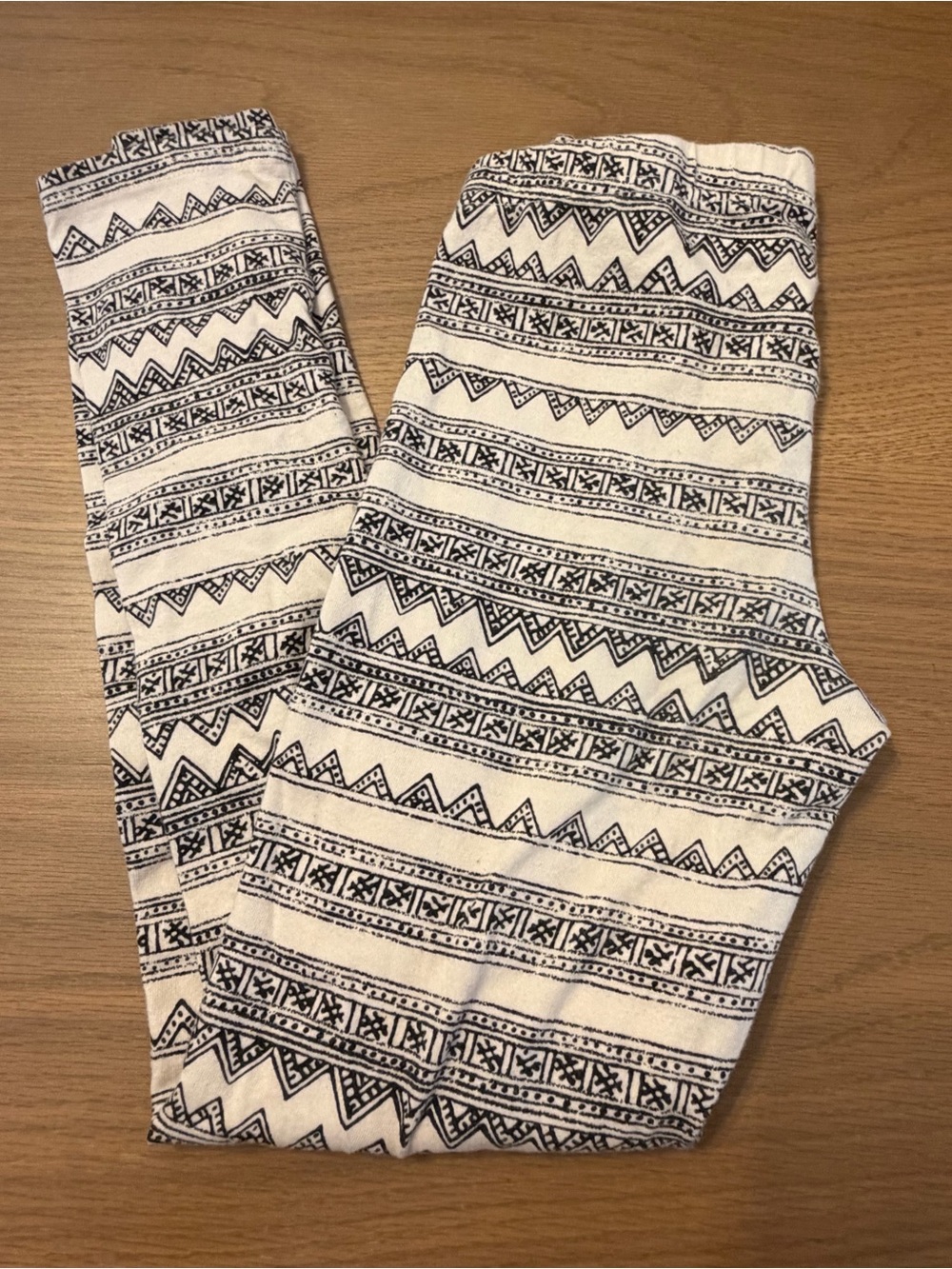 3 for $8 Old Navy Black & White Aztec Print Girls' Leggings